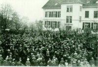 Streikversammlung der Arbeiter in Brüttisellen vor dem 2. Weltkrieg